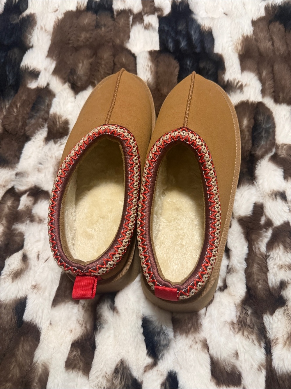 Cozy Women's Slip-On Warm House Shoes - Tan with Red Trim